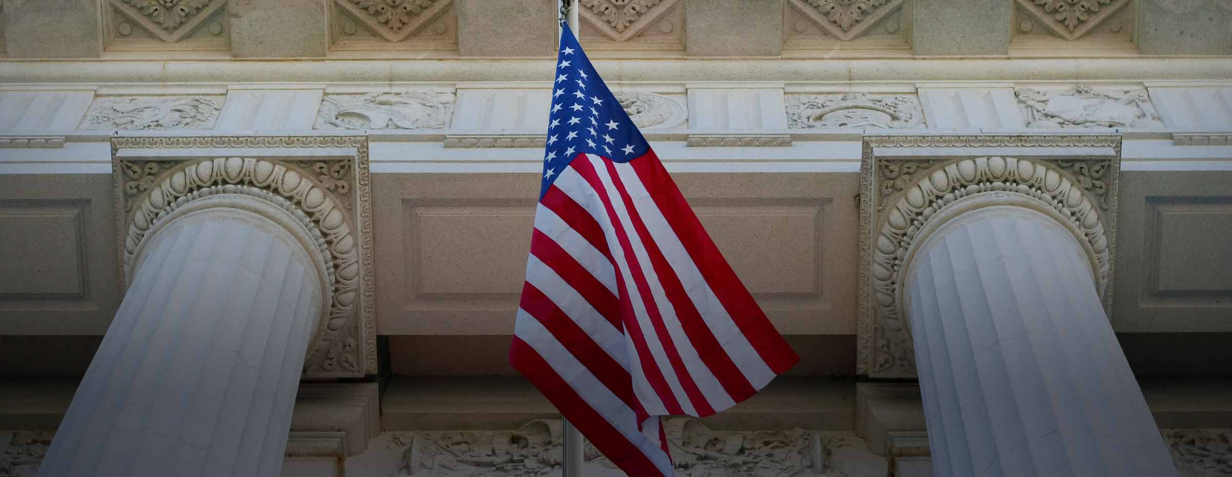 US-Flag-Columns